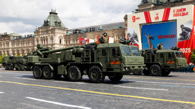 На Красной площади впервые показали новые артиллерийские системы «Гиацинт-К» и «Мальва»