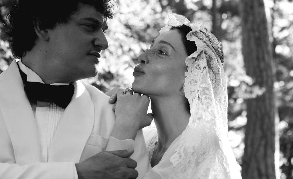 Как прошла тайная свадьба Насти Ивлеевой: без родителей, в платье за 750 тысяч рублей и на VIP-вилле в Ялте - tvspb.ru