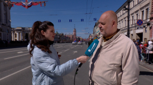 Редкие автомобили времён войны на Невском проспекте