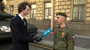 Стальные участники юбилейного парада на Дворцовой