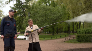 Весенний душ для городских памятников