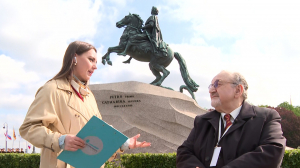 С Днём рождения Санкт-Петербург поздравляет Генеральный директор Театра-фестиваля «Балтийский дом» Сергей Шуб