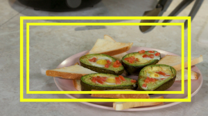 Готовим с REDMOND. Запечённое авокадо с яйцом и сыром