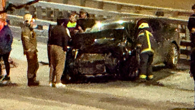 Прохожие вытащили петербуржца из покореженной после аварии машины