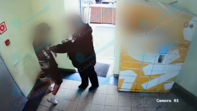 Петербургский полицейский по пути домой задержал пьяного грабителя с ножом