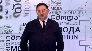 Стильный и не обязательно оранжевый: галстуки в модных образах лета