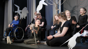 «Как птицы царя выбирали». Инклюзивный театр «Светлячки» представляет новый спектакль про героев со сверхспособностями