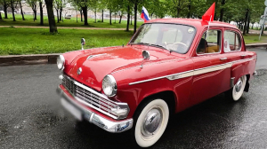 Коллекция на колёсах: к 322-летию Петербурга по улицам города прошёл  парад ретро-техники