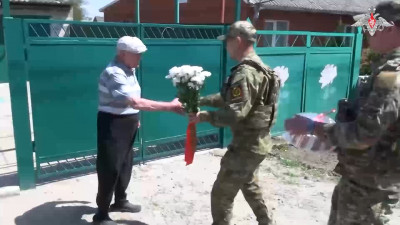 Бойцы группировки войск «Восток» поздравили жителей ДНР и Запорожской области с Днем Победы