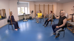 Зарядка для людей «серебряного» возраста. Комплекс общеукрепляющих упражнений с использованием гимнастической палки