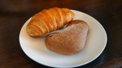 Двое мужчин украли булочки на 1700 рублей в пекарне на улице Ленина