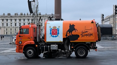 За чистотой на улицах в «Алые паруса» следили 200 дворников и 100 единиц техники