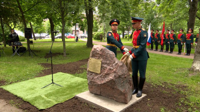 В сквере Николая Берзарина состоялась церемония открытия закладного камня