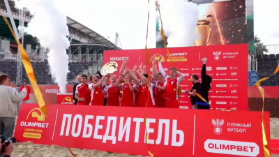 Петербургские команды по пляжному футболу привезли золото и бронзу с соревнований из Москвы