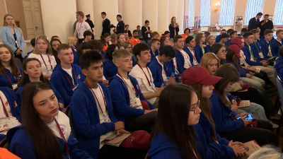 Валентина Матвиенко в Таврическом дворце встретилась с участниками проекта «Поезд памяти»