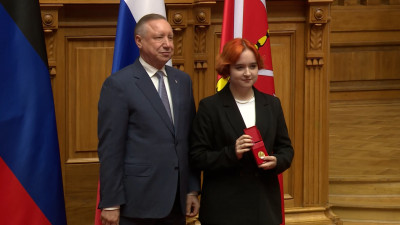 33 золотые и 24 серебряные медали: в Таврическом дворце сегодня чествовали выпускников школ