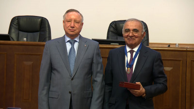 Александр Беглов вручил награды лучшим сотрудникам СЗГМУ им. И.И.Мечникова в связи со 140-летием вуза