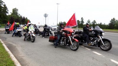 На Петербургском шоссе стартовал мотопарад в честь 315-летия со дня основания Царского Села