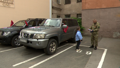 «Народный фронт» Петербурга передал два автомобиля в зону СВО