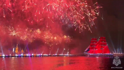 «Алые паруса» прошли под присмотром петербургских спасателей