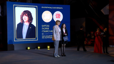 Более 250 выпускников петербургских школ получили медали за особые успехи в учебе