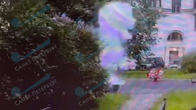 В Петербурге 53-летний хулиган кинул петарду в урну на детской площадке — возбуждено уголовное дело