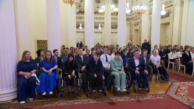 Торжественный прием выпускников специальных образовательных учреждений прошел в Мариинском дворце