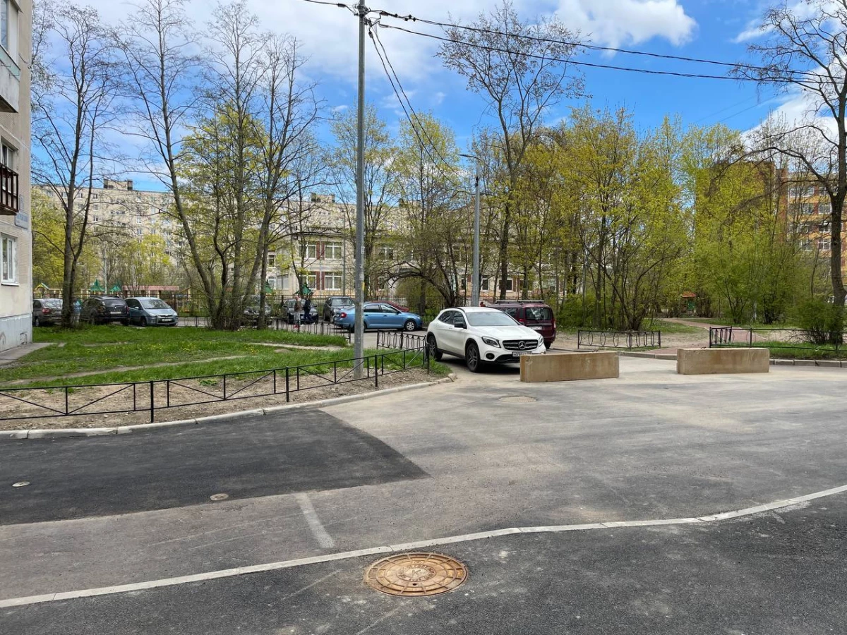 Дорогу во дворе отремонтировали по обращению петербуржцев - tvspb.ru