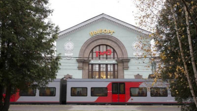 Между Петербургом и Выборгом запустили «Туристский вагон»