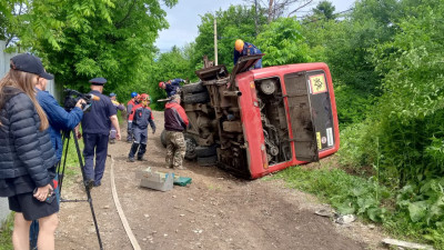 Автобус с детьми опрокинулся под Хабаровском – что известно