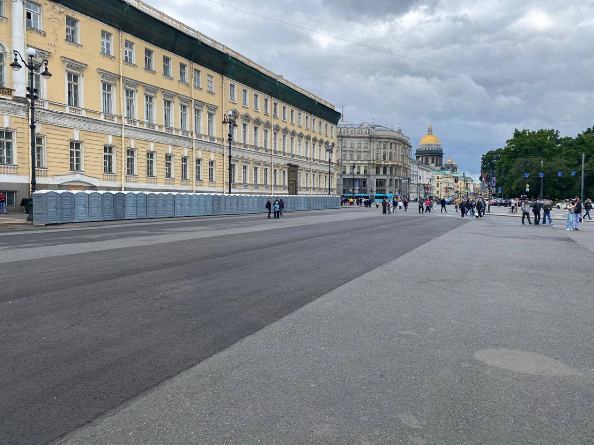 Более 600 передвижных туалетов установят в центре Петербурга ко дню «Алых парусов» - tvspb.ru