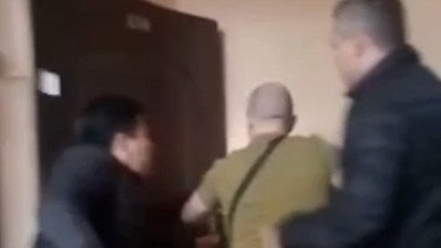 Полиция задержала петербуржца, подозреваемого в ограблении салона сотовой связи с ножом