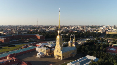 Александр Беглов и Александр Бельский поздравили петербуржцев с Днём России