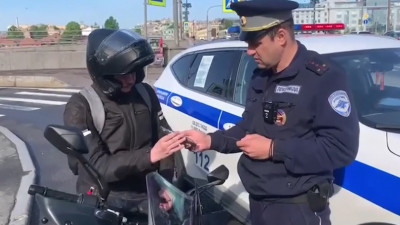 В Петербурге сотрудники ГАИ за неделю выявили около 2,5 тыс. нарушений среди мотоциклистов