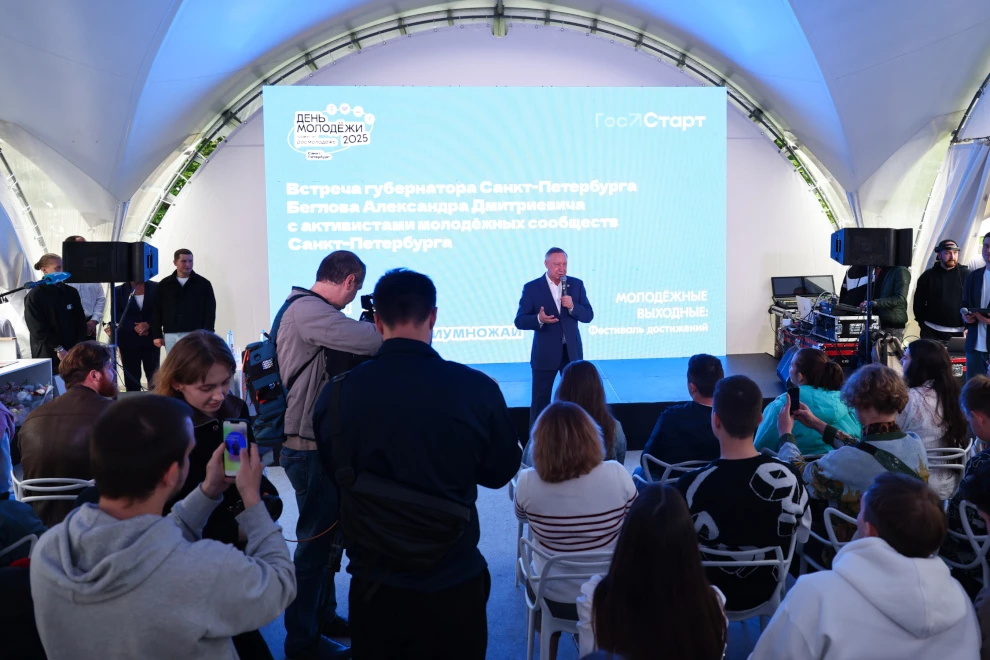 Александр Беглов поддержал молодежную инициативу о создании в Петербурге специальных площадок для творчества уличных художников - tvspb.ru