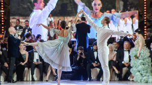 Бал дебютантов: светские традиции XIX века популярны у современных студентов