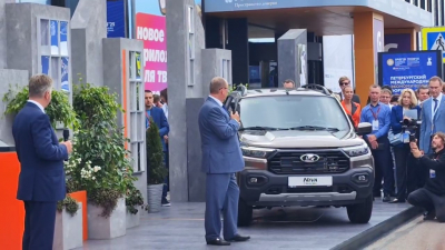 На ПМЭФ-2025 представили обновленную Lada Niva Travel