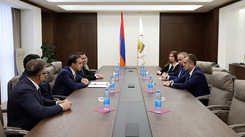 Делегация Петербурга во главе с вице-губернатором Борисом Пиотровским прибыла в Ереван - tvspb.ru