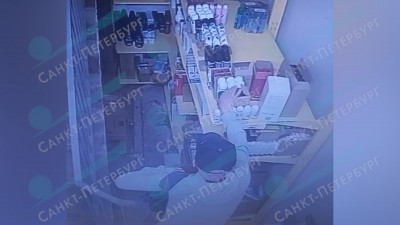 В Гатчине мужчина с ножом попытался стать похитителем ароматов