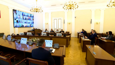 Развитие туризма, строительство новых дорог и безопасность обсудили на рабочем совещании в Смольном