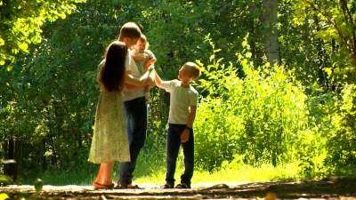 В России предложили бесплатно выдавать землю семьям с детьми после 10 лет брака