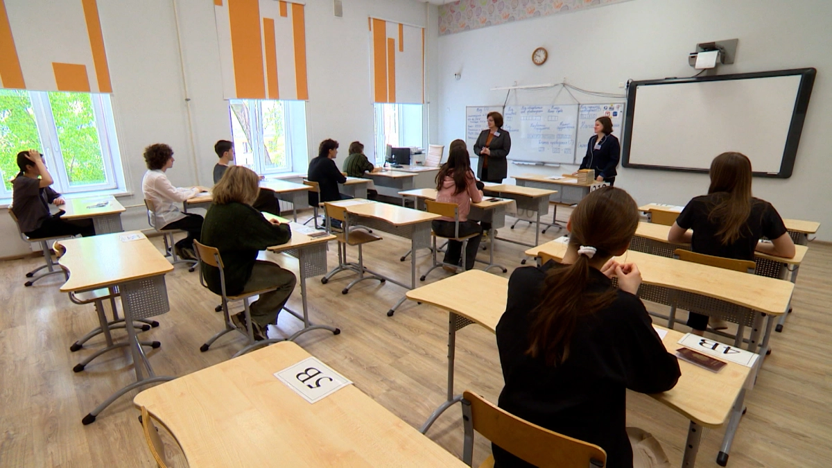 Рособрнадзор: 13 выпускников сдали ЕГЭ на 300 баллов в 2025 году - tvspb.ru