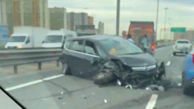 На КАД грузовик собрал девять машин, ехавших в Мурино: пострадали трое