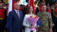 Юные петербуржцы получили свои первые паспорта из рук Александра Беглова