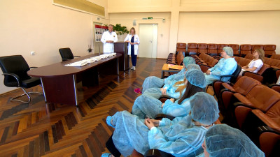 Воспитанникам Центра содействия семейному воспитанию № 4 рассказали, как устроена работа врачей роддома