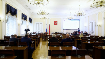 Рост промышленности, развитие технологий: что обсудили на совещании в Смольном