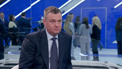 Кирилл Поляков рассказал о промышленных проектах города на ПМЭФ-2025