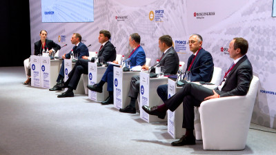 Программу долгосрочных сбережений обсудили на ПМЭФ-2025