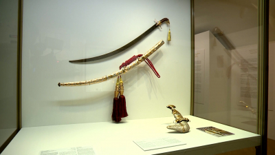 В Эрмитаже открылась выставка «Из наследия Бахрейна. Искусство изготовления мечей и кинжалов»