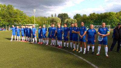 Команды правительства Петербурга и органов местного самоуправления провели футбольный матч